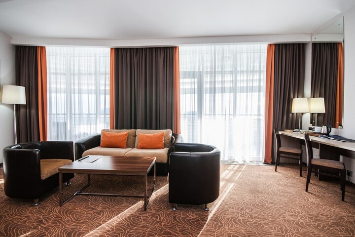 Room 10 of 70