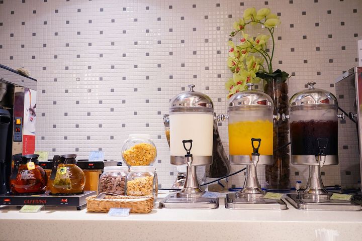 Breakfast/Coffee Service 40 of 60