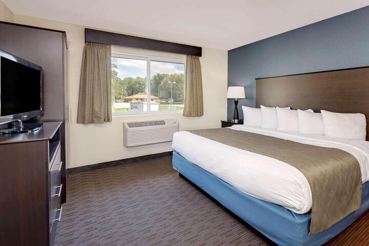 1 King Bed (13 of 22)