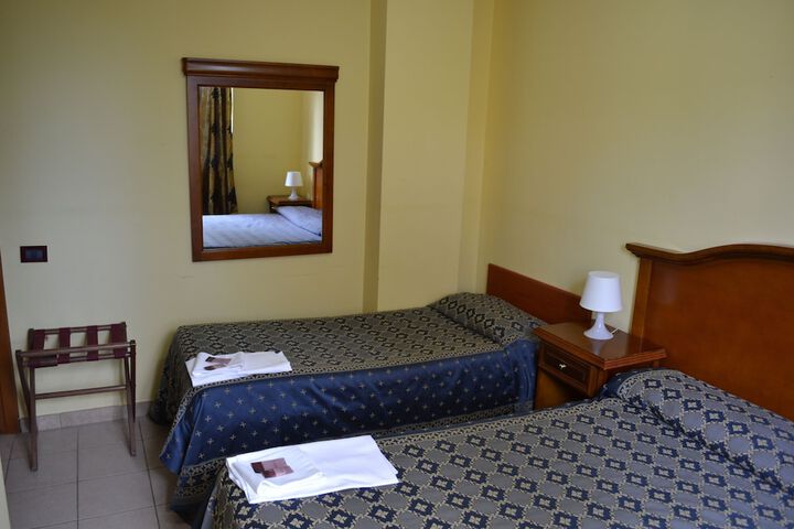 Room 17 of 48