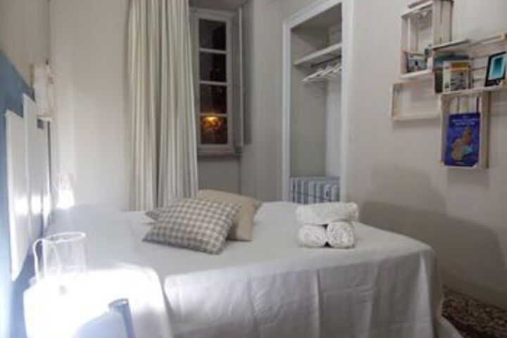 Room 4 of 6