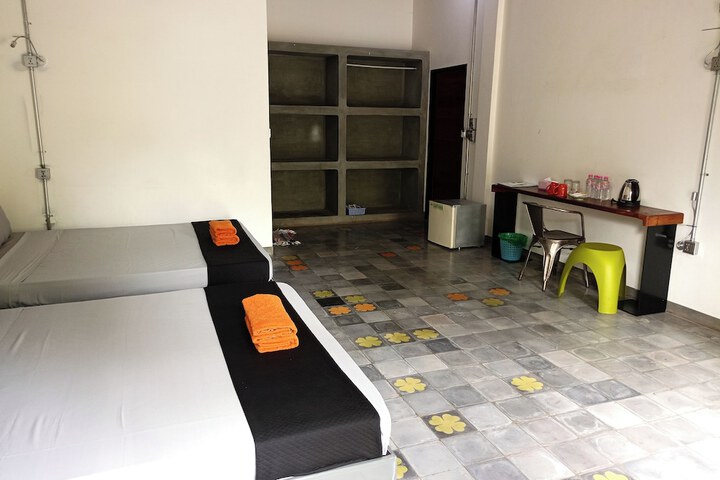 Room 32 of 62