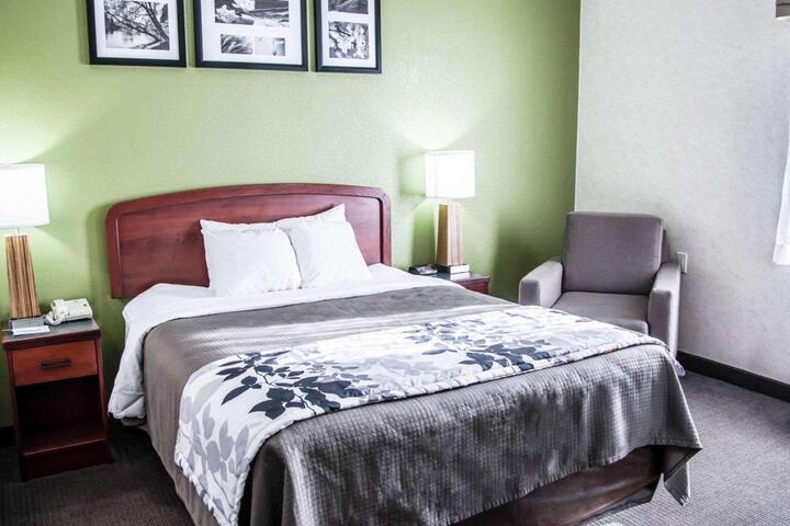 2 Queen Beds (6 of 17)