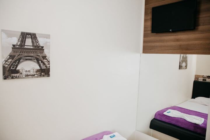 Room 28 of 50