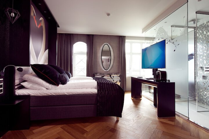Room 8 of 45