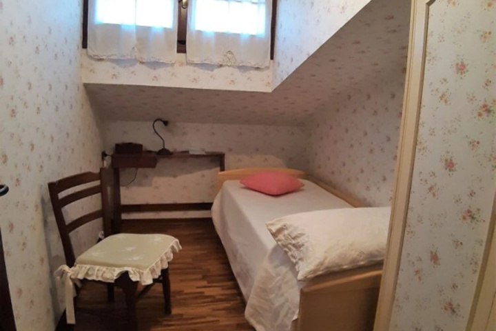 Room 5 of 17