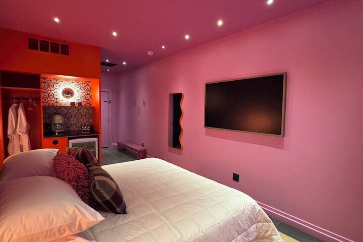 Room 7 of 11