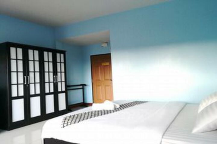 Room 10 of 25