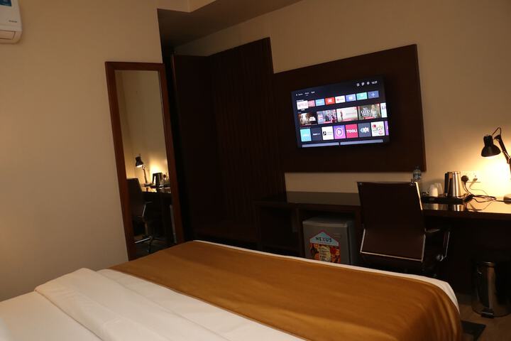 Room 3 of 8