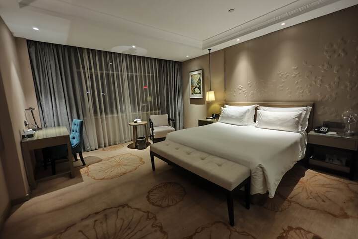 Room 21 of 100