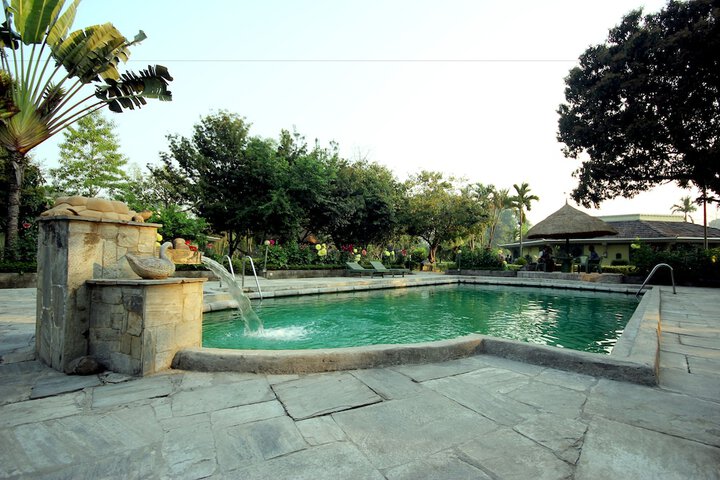 Pool Hotel