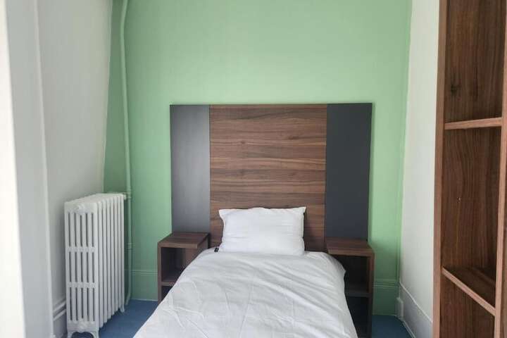 Room 9 of 20
