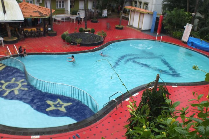 Pool Hotel