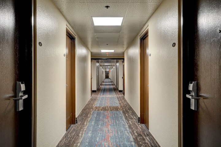 Ballroom/Hall 37 of 42