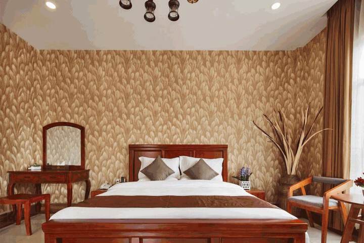 Room 2 of 28