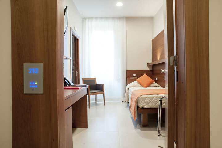 Room 7 of 37