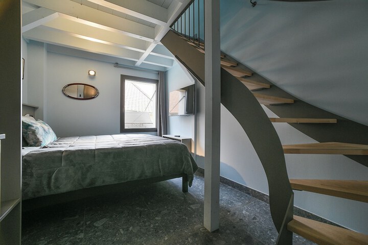 Room 44 of 101