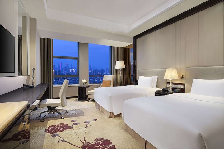 Room 21 of 103