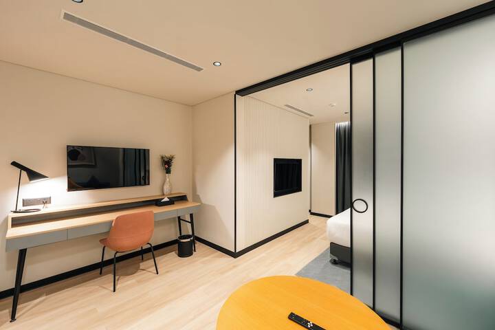 Room 6 of 78