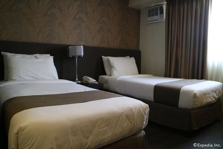 Room 8 of 40
