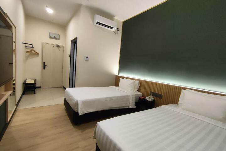 Room 10 of 35
