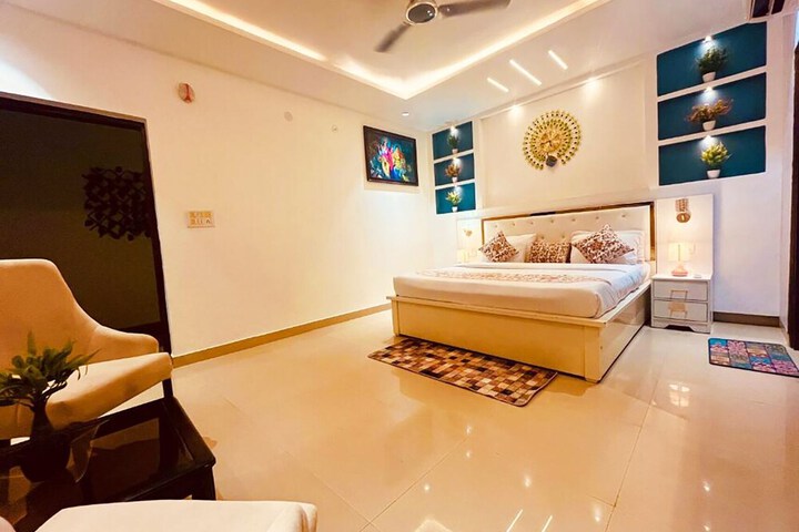 Room 8 of 28