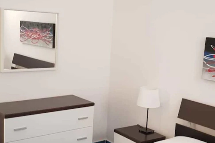 Room 9 of 10