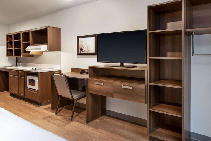 Studio Queen Bed Kitchen (2 of 15)