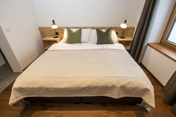 Room 3 of 44