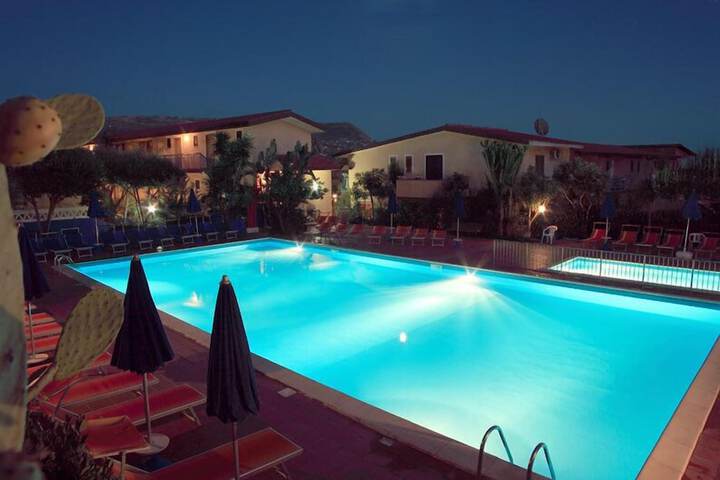 Pools & Facilities