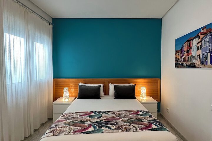 Room 2 of 38