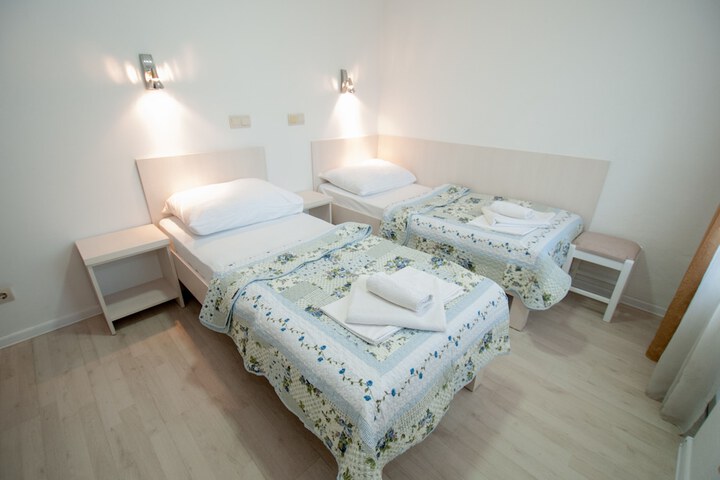 Room 4 of 20