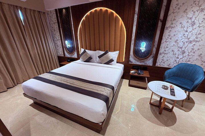 Room 27 of 74