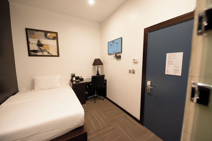 Compact Double Bed (12 of 16)