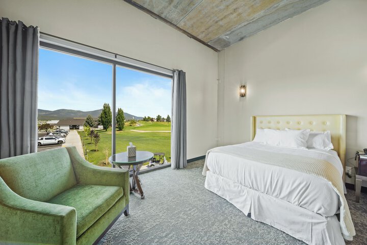 Room 4 of 65