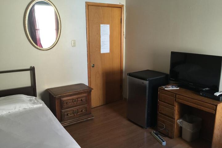 Room 2 of 32