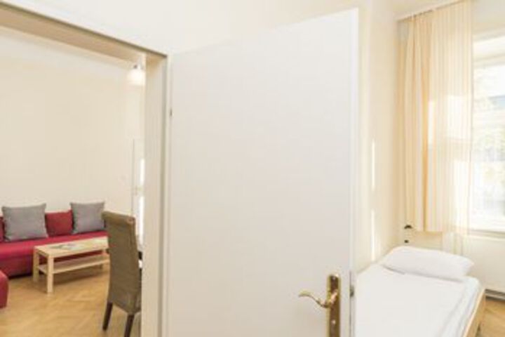 Room 31 of 122