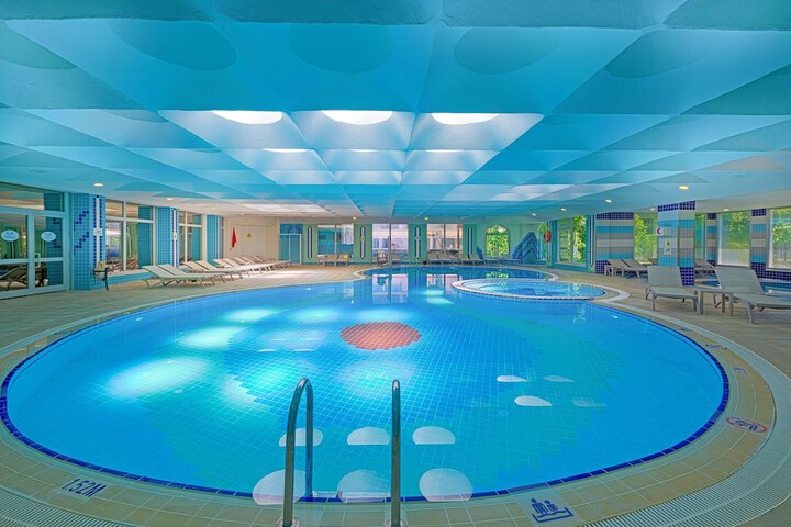 Pool 100 of 321