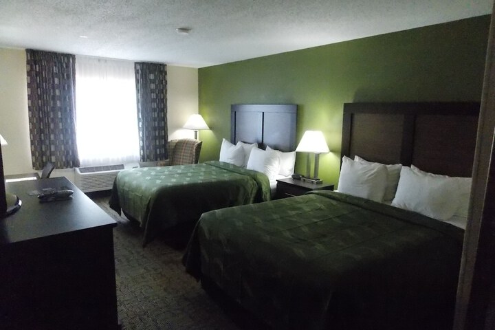 2 Queen Beds (15 of 21)
