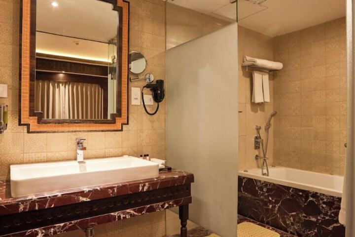 Room 35 of 118