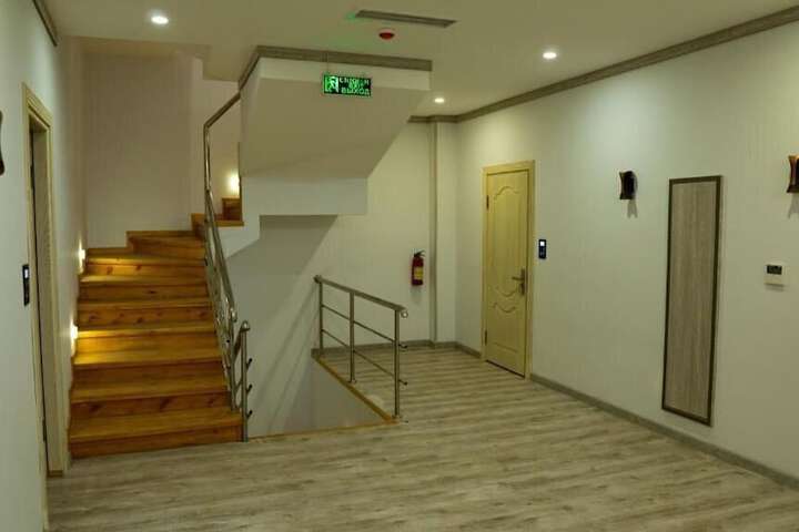 Room 6 of 7