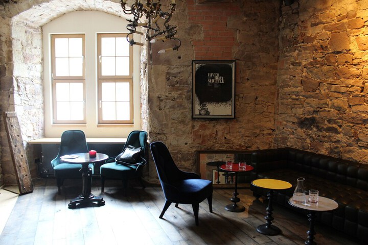 Lounge 50 of 72