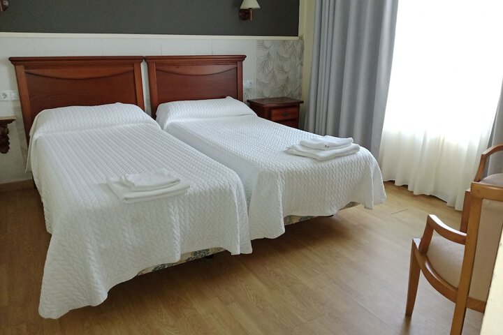 Room 2 of 8