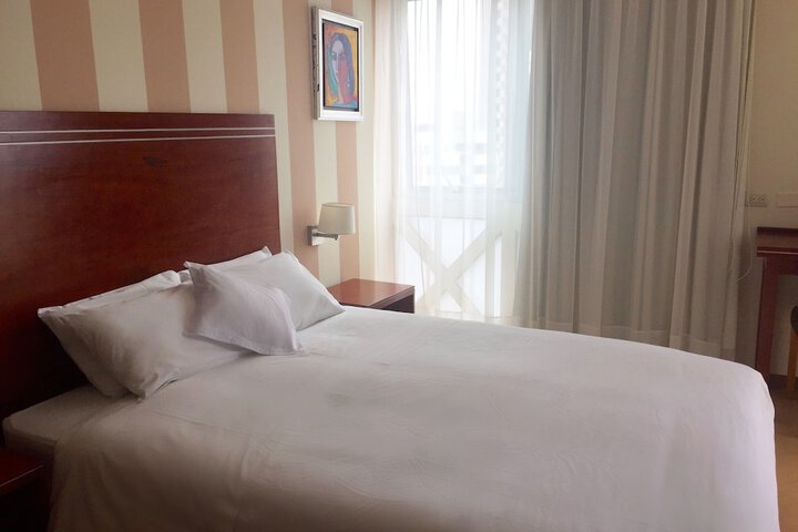 Room 5 of 38