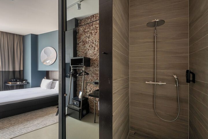 Room 35 of 59