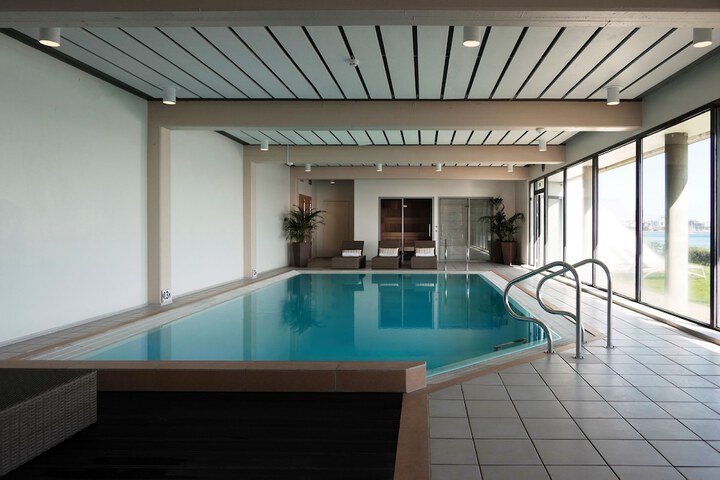 Pool 60 of 81