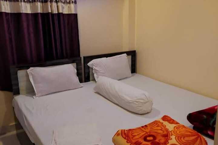 Room 10 of 27