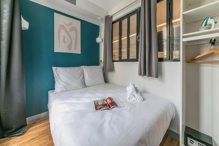 Room 42 of 185