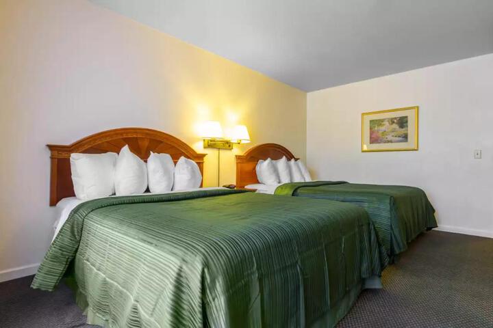 1 Queen Bed Accessible (1 of 13)