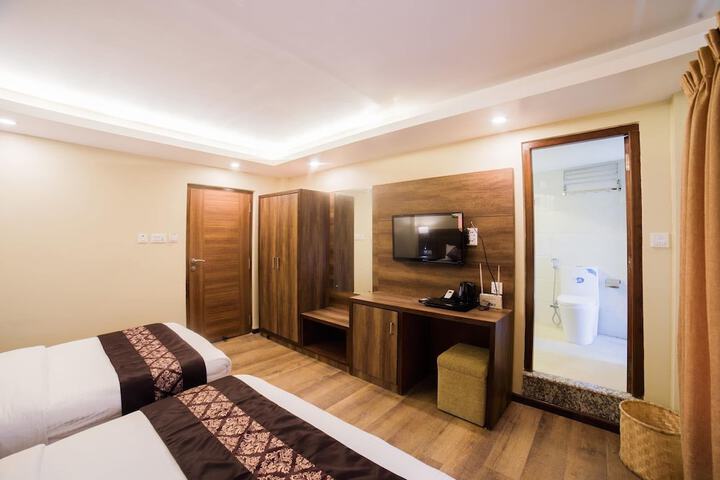 Room 3 of 8